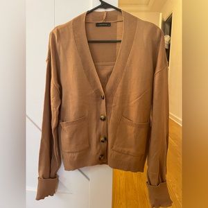 It’s a set. Only worn twice, it’s clean.